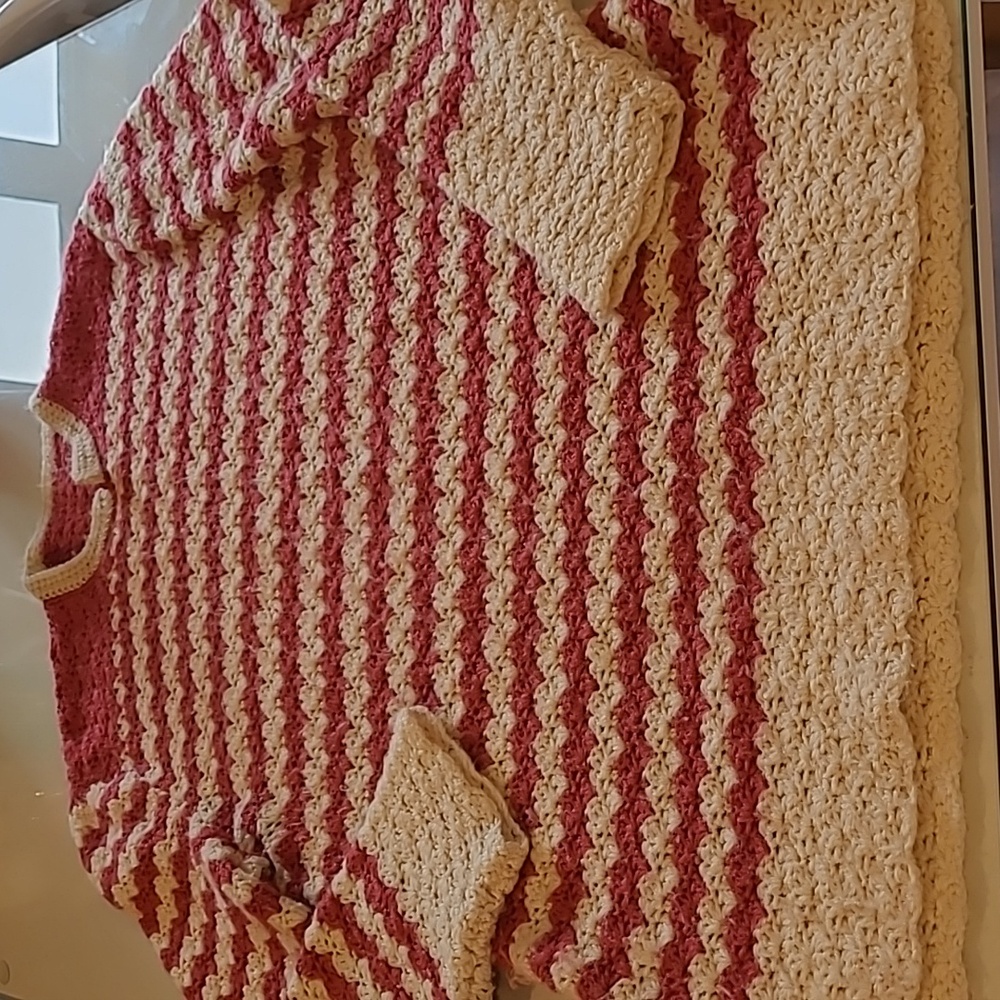 EUC VTG Hancrafted Cozy Knit Rose Pink and Cream Knit Long Sleeved Sweater